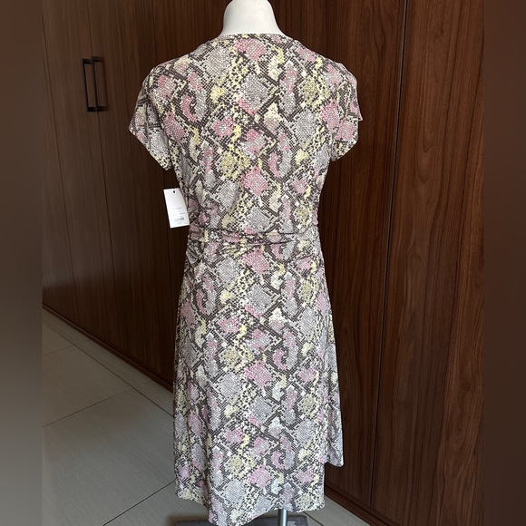 NWT. Nine West Multi Snake Print Spring Dresses Size Medium - Picture 4 of 13